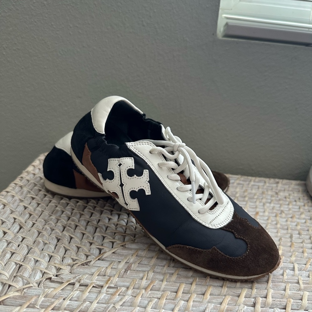 Woman’s Ruffle Tory Burch golf sneakers